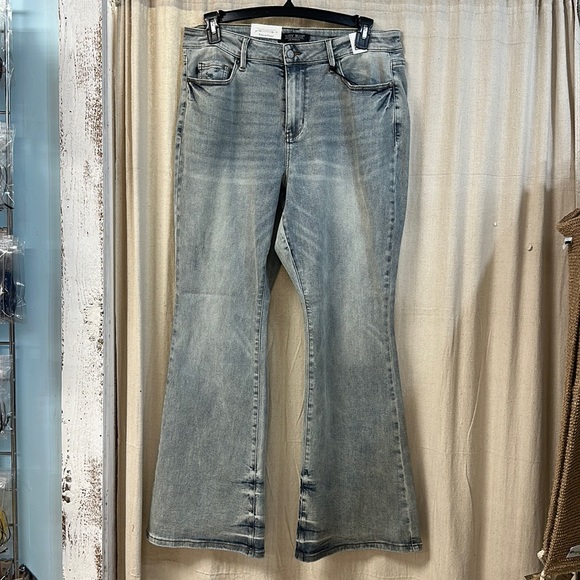 Judy Blue Mid Rise Flare Jeans with Front Flap Pockets